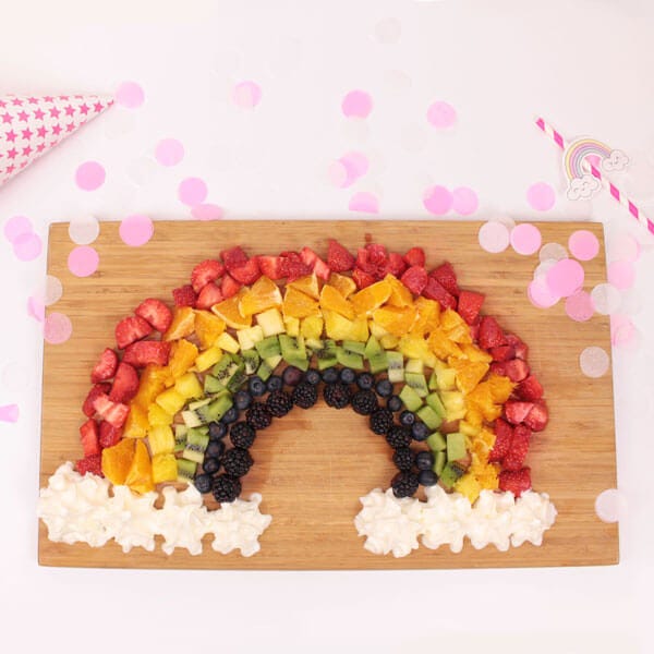 Funfood arcobaleno di frutta mista