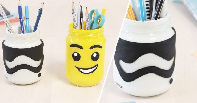 Vecchi barattoli si trasformano in portamatite da scrivania in stile Lego!