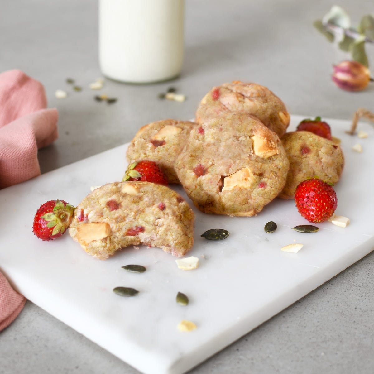 I nostri golosissimi cookies fragole e cioccolato bianco