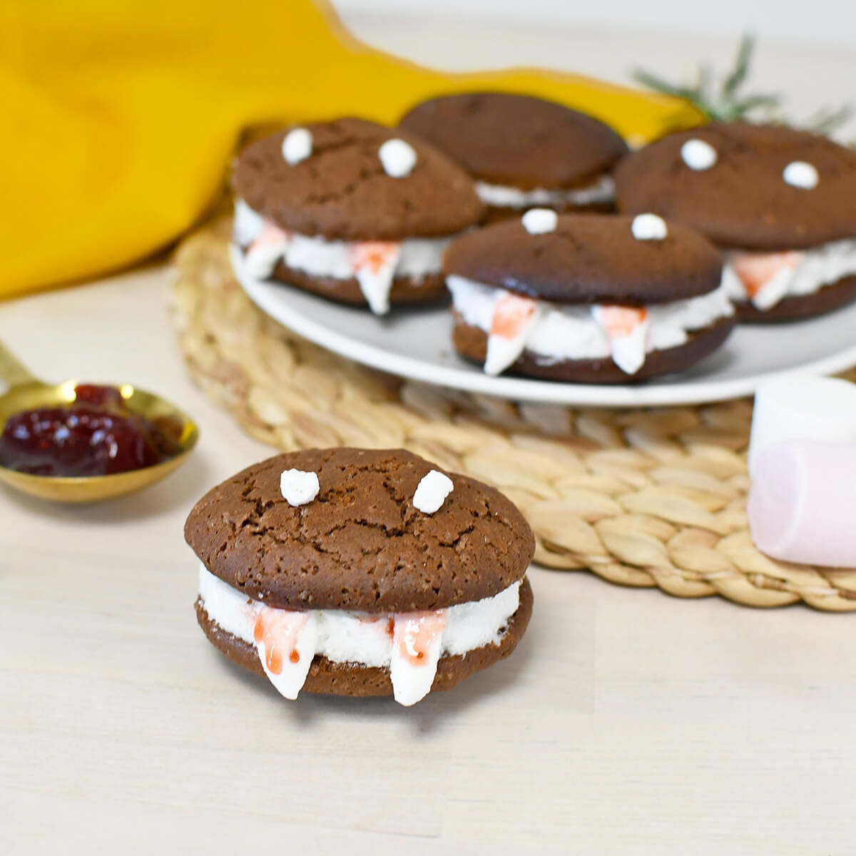 È presto Halloween : realizzate questi terrificanti biscotti Vampiri per spaventare e deliziare piccoli e grandi.