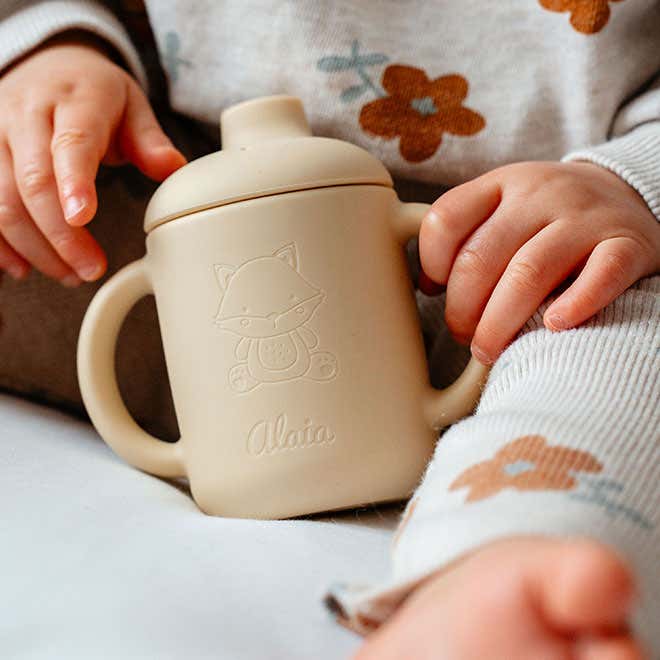 tazza con cannuccia bebé